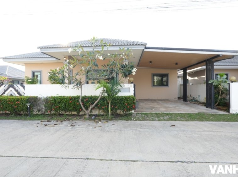 Modern Villa Hua Hin outside view 2