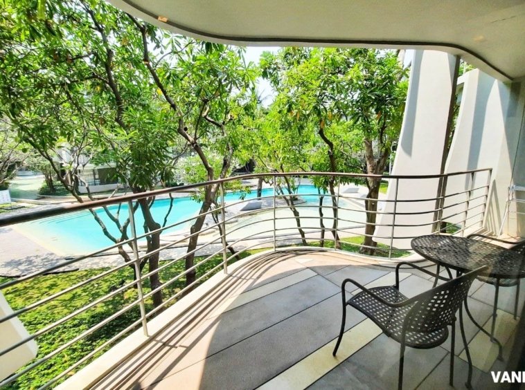 Outside condo Baan San Kraam