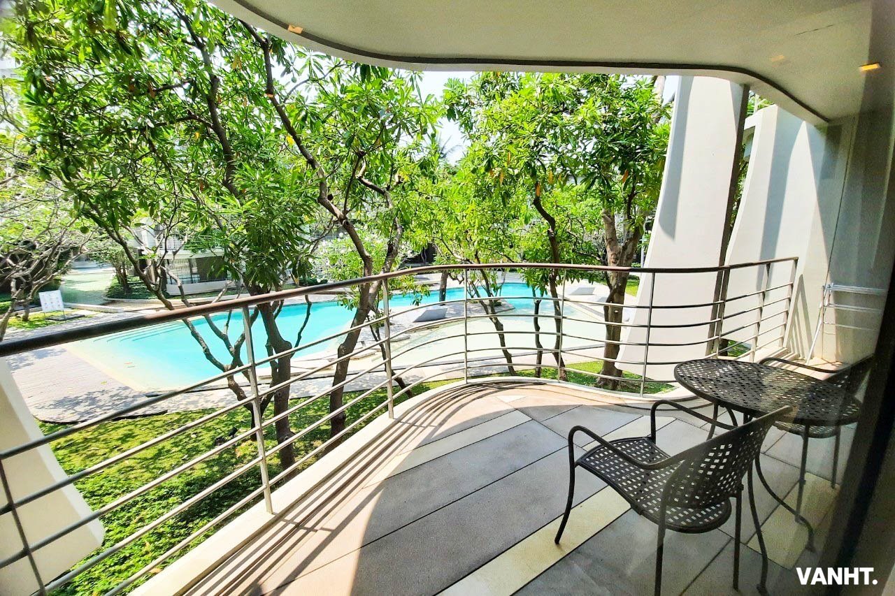 Outside condo Baan San Kraam