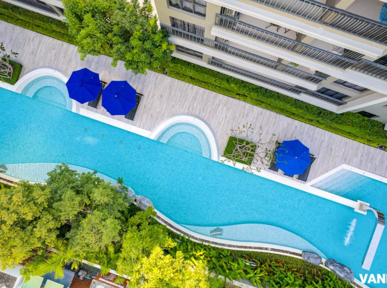 Marvest Condo outside and swiming pool