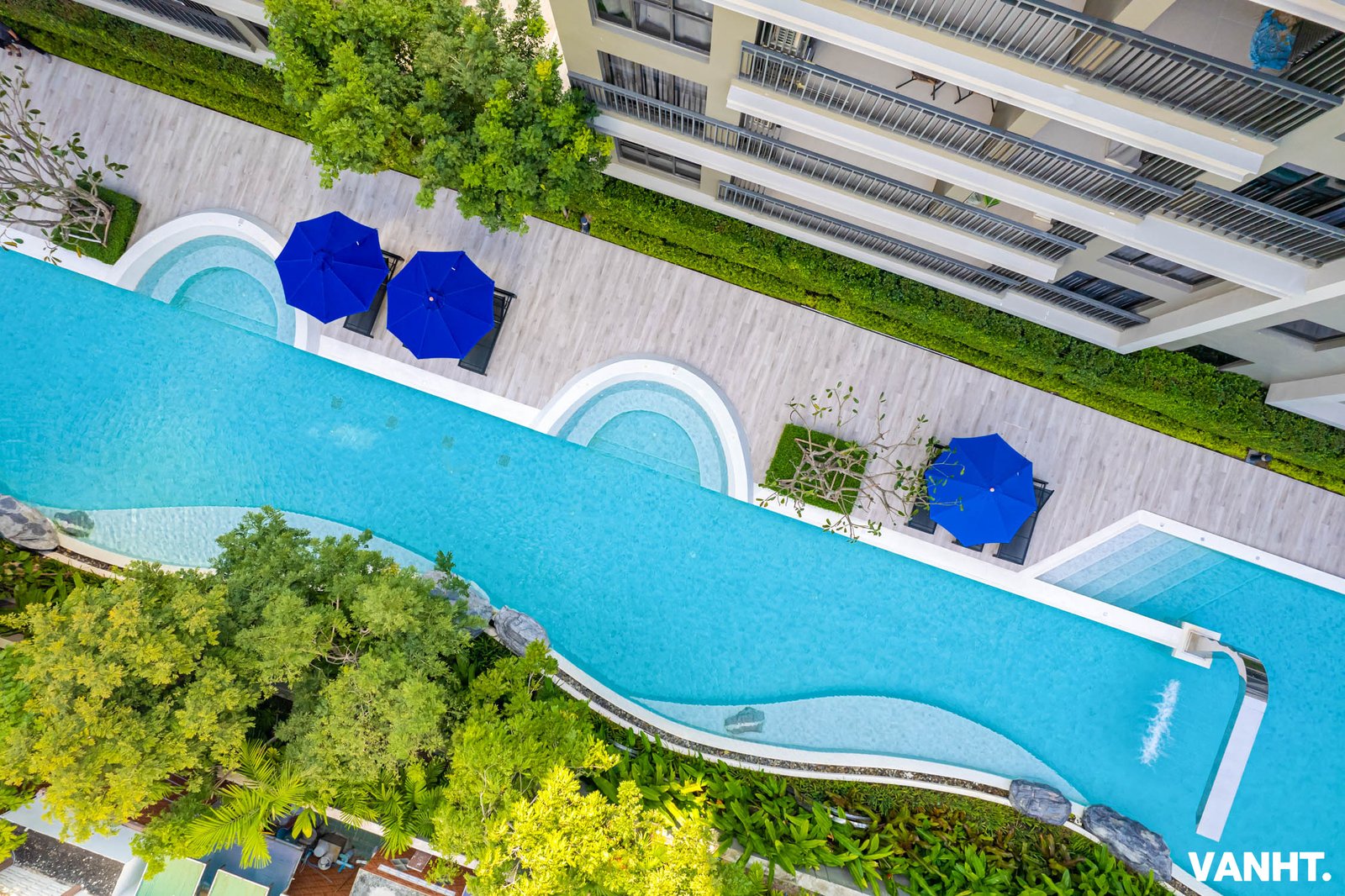 Marvest Condo outside and swiming pool